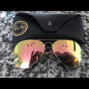 Ray-ban pink mirror aviators! 😎💕